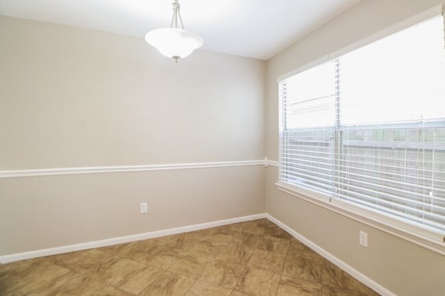 Building Photo - 2221 Jasmine Path