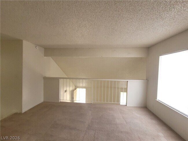 Building Photo - 4760 Woodridge Rd