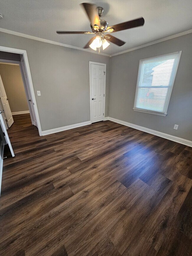 Building Photo - Fully Renovated Hanahan Home!