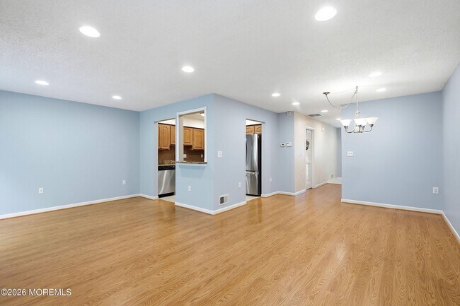 Building Photo - 702 Carnation Dr
