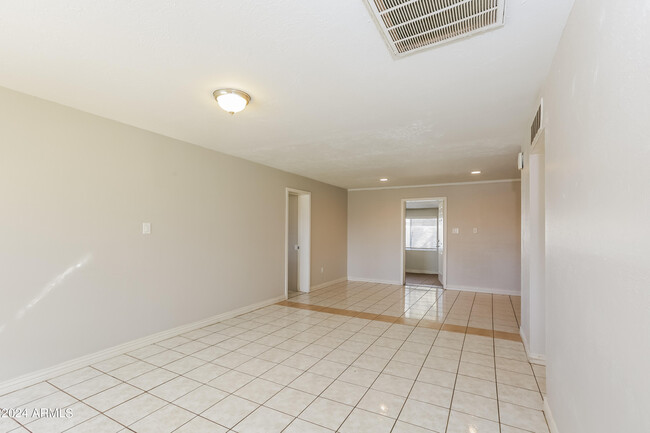 Building Photo - 3728 W Flower St