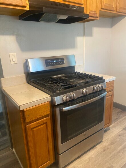 Building Photo - 333 S Inez St