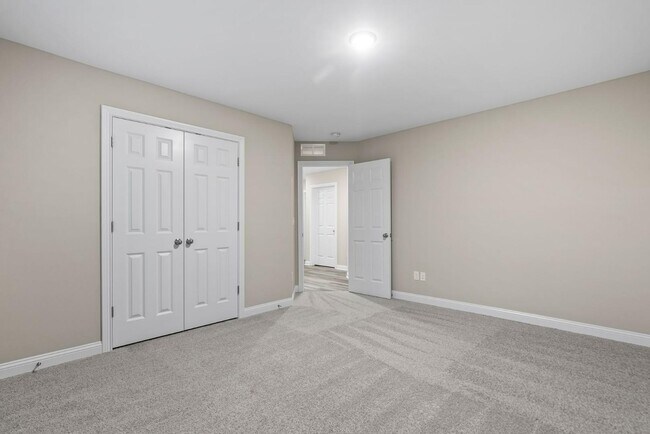 Building Photo - 677 Shaker Dr