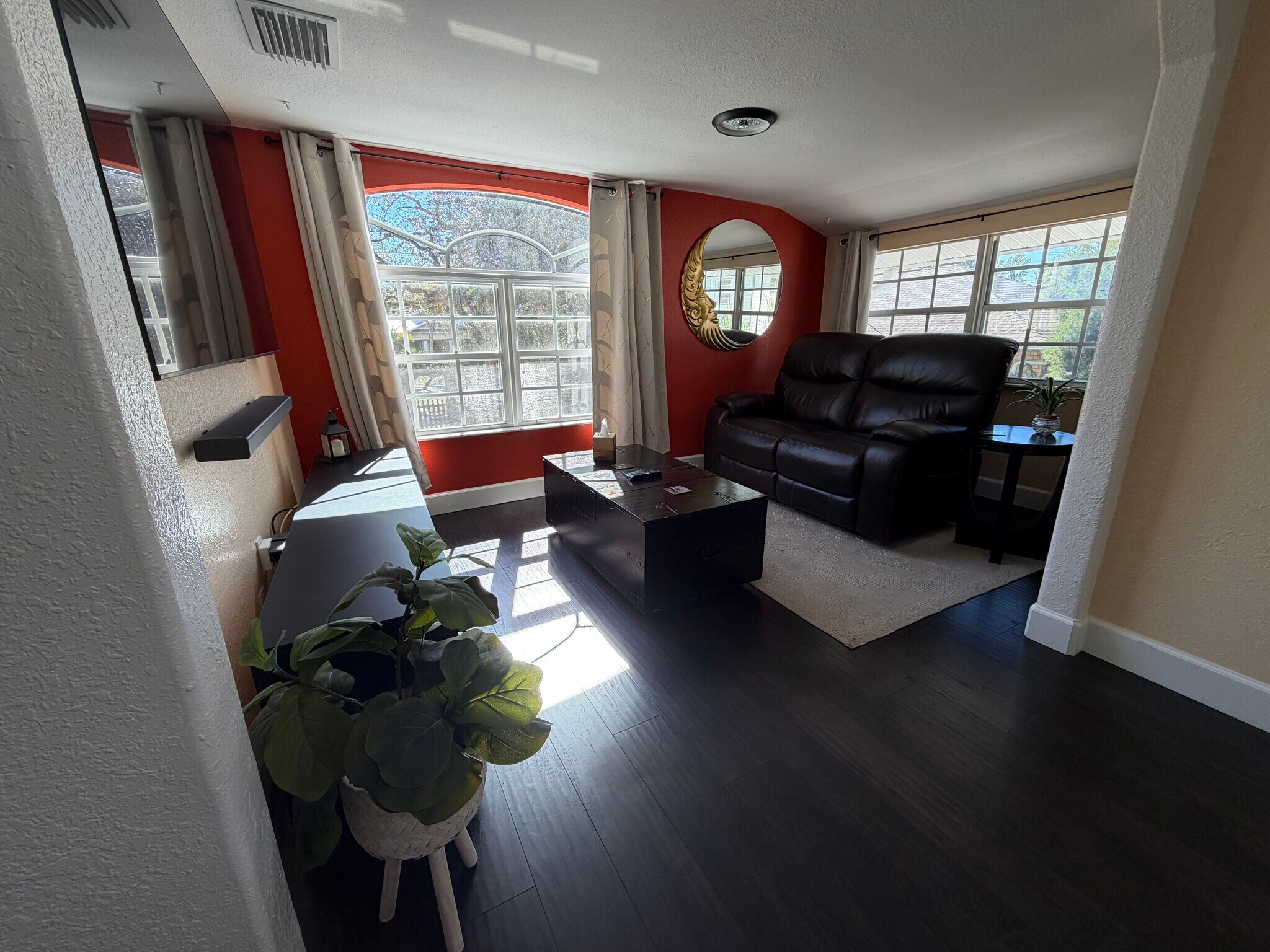 Building Photo - 203 W Crest Ave