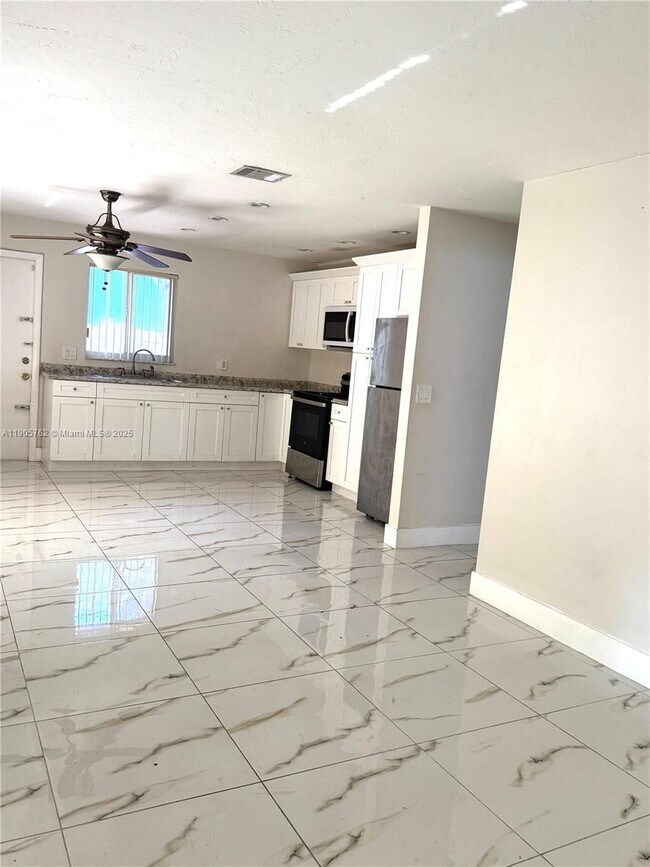 Primary Photo - 1945 Pierce St