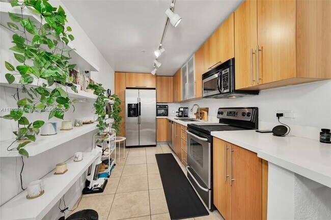 Primary Photo - 7501 E Treasure Dr