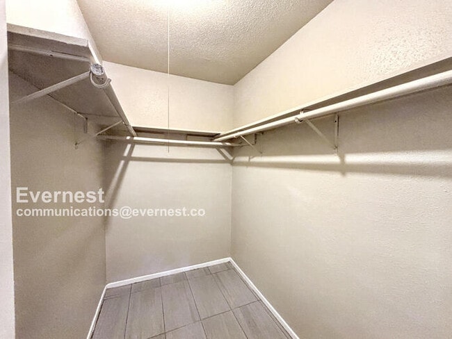 Building Photo - 203 Woodvale Dr