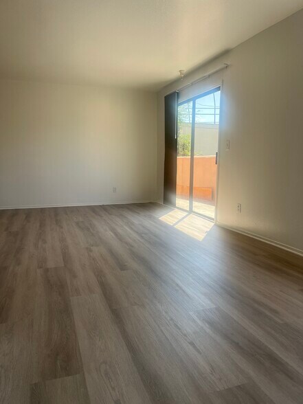 Building Photo - 14746 Delano St