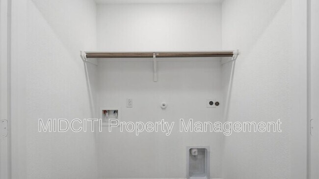 Building Photo - 2713 Green Finch