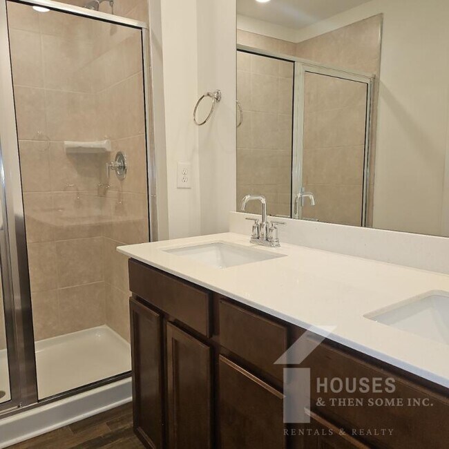 Building Photo - 614 Reese Ln