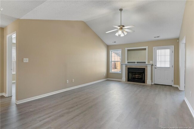 Building Photo - 1456 Middlesbrough Dr