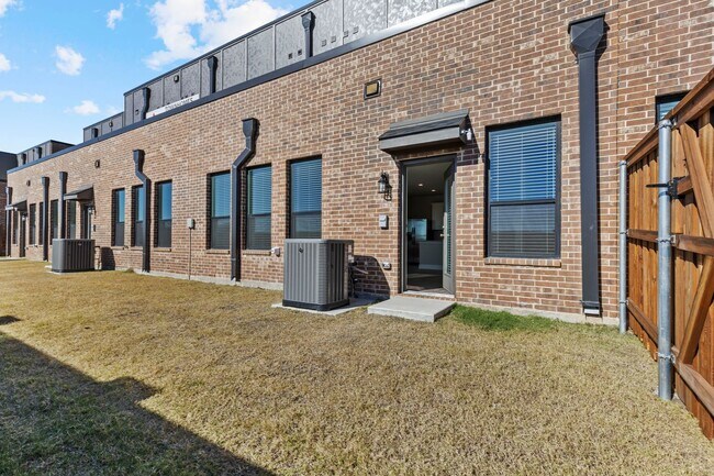 Building Photo - New Stunning Townhouse for Rent!