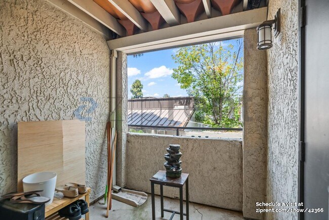 Building Photo - 880 E Fremont Ave