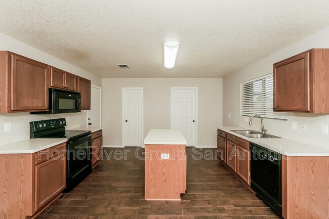 Building Photo - 4402 Waldon Pond