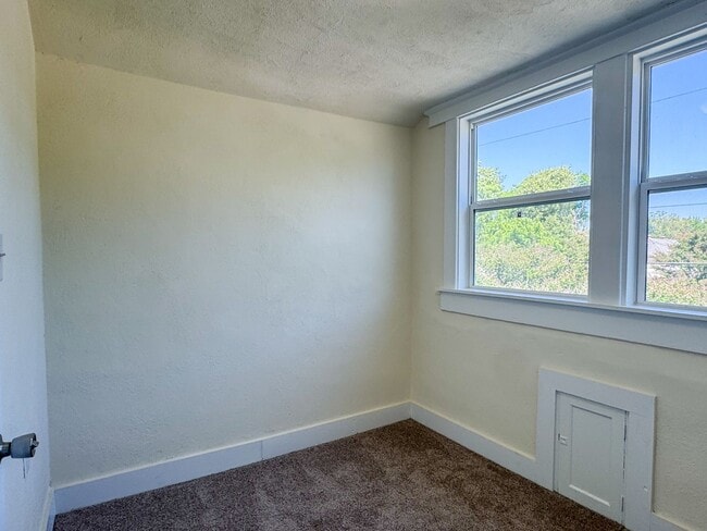 Building Photo - 1014 Hamilton Ave