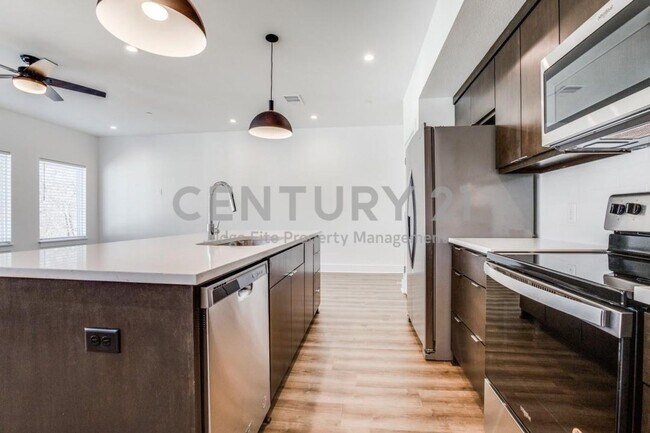 Building Photo - Luxury 2/2 Condo in Waxahachie For Rent!