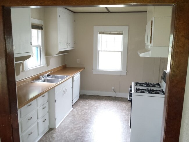 Building Photo - Country Charm Just Minutes From Town! MOVE IN SPECIAL $400 FIRST MONTH RENT