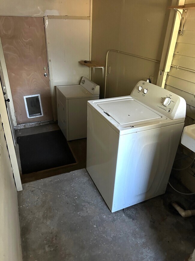 Building Photo - 4514 E 4th Pl