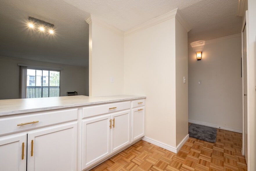 Kitchen - 3470 S Poplar St