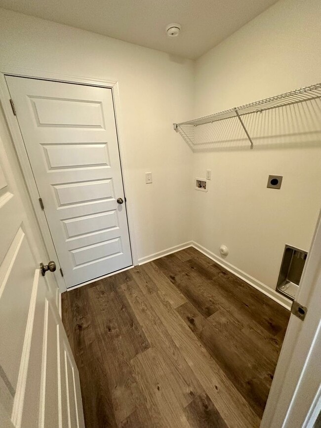 Building Photo - Pre-Leasing Now | Stylish 3 Bedroom, 2 Bathroom Home Designed for Comfortable Living