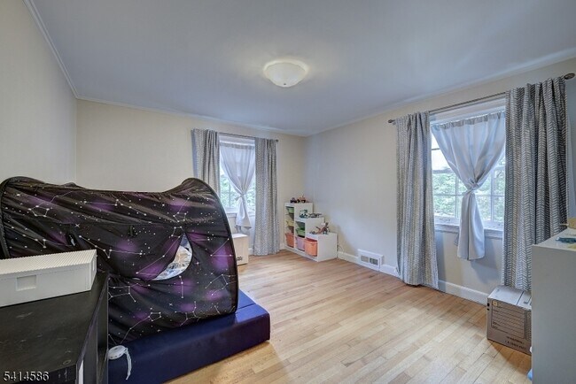 Building Photo - 548 Hartford Ct