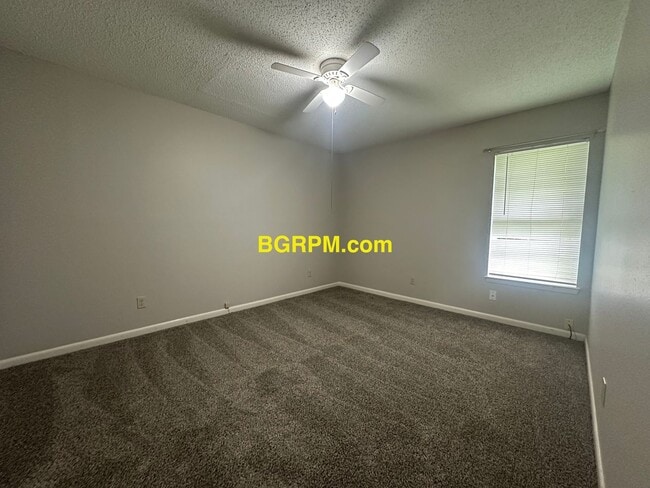 Building Photo - 3 BD 1 BA