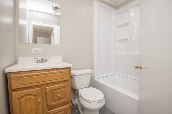 Building Photo - 1024 Susanne Ave