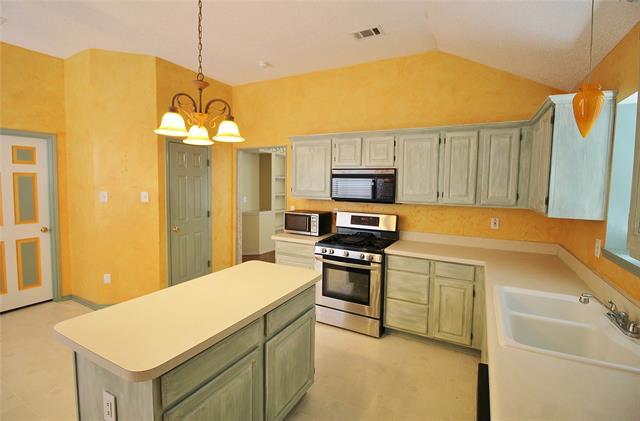 Building Photo - 2305 Valley Creek Dr