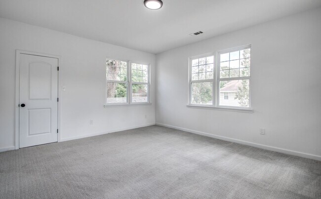 Building Photo - Elegant Midtown Memphis Single-Family Home...