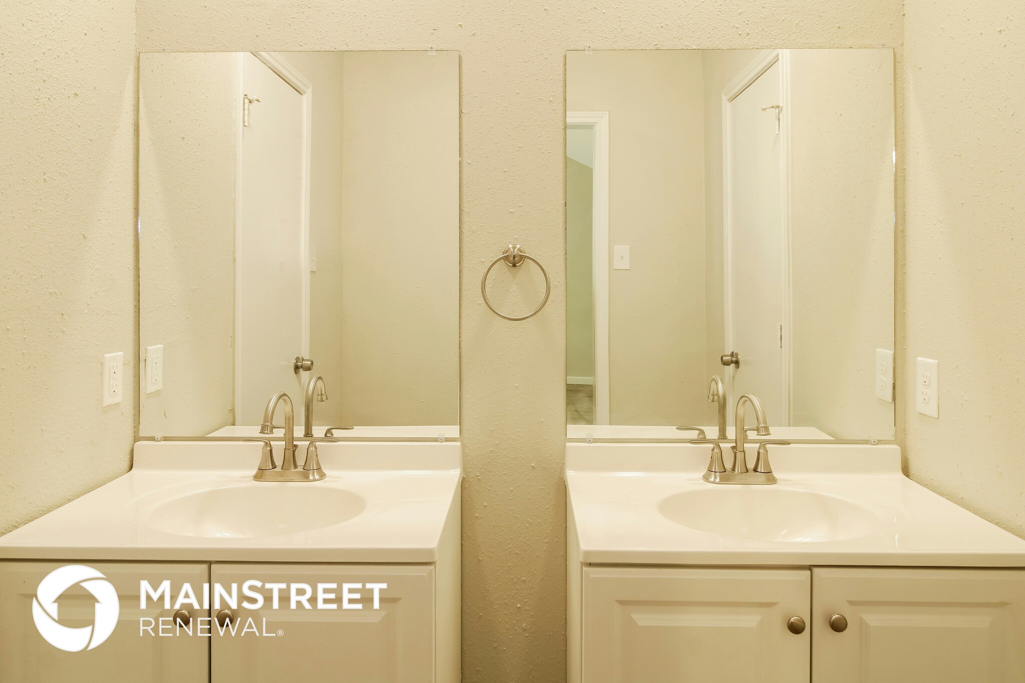 Building Photo - 12418 Meadow Briar Dr