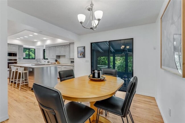 Building Photo - 315 Sweet Bay Ave