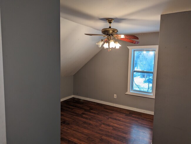 Building Photo - 524 19th St Nw