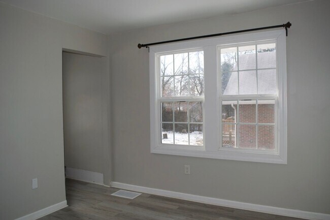 Building Photo - Conveniently Located 3 Bed 2 Bath House