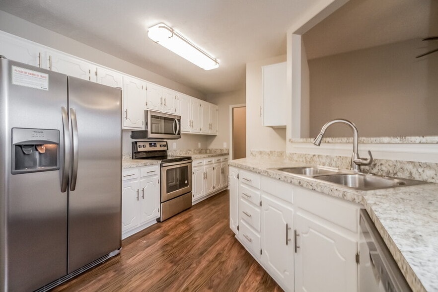 Building Photo - 3540 Calais Cir