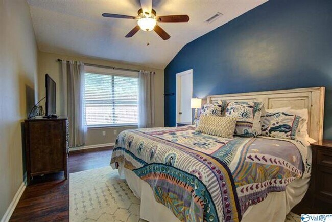 Building Photo - THREE BEDROOM/TWO BATH SPACIOUS RANCH - GR...