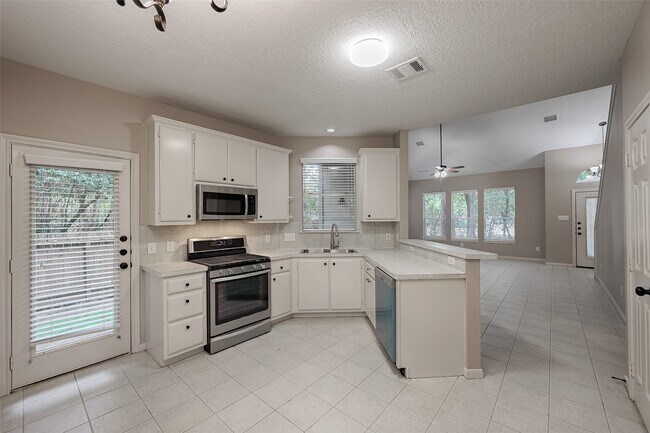 Building Photo - 10 Hancock St