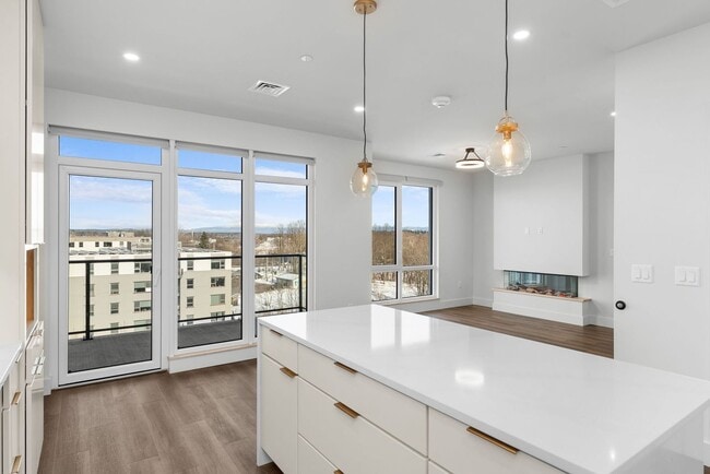 Building Photo - Upscale 1BR Apt in Burlington - 5th Floor ...