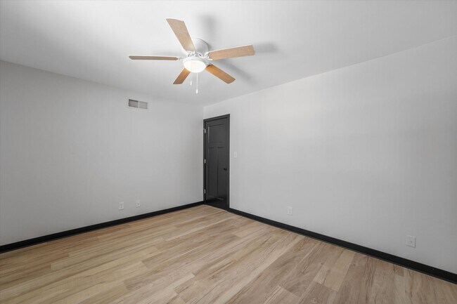 Building Photo - 666-668 Hearne Ct.