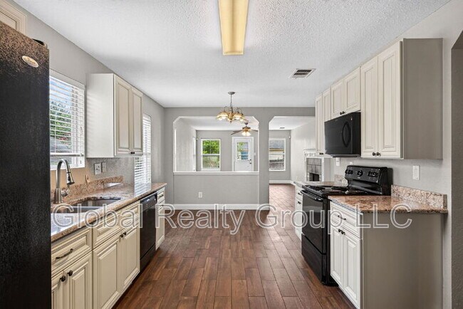 Building Photo - 117 Creek Run