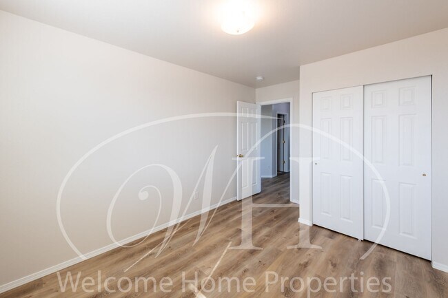 Building Photo - Enjoy the Open Floor Plan and Generous Storage in this College Place Duplex