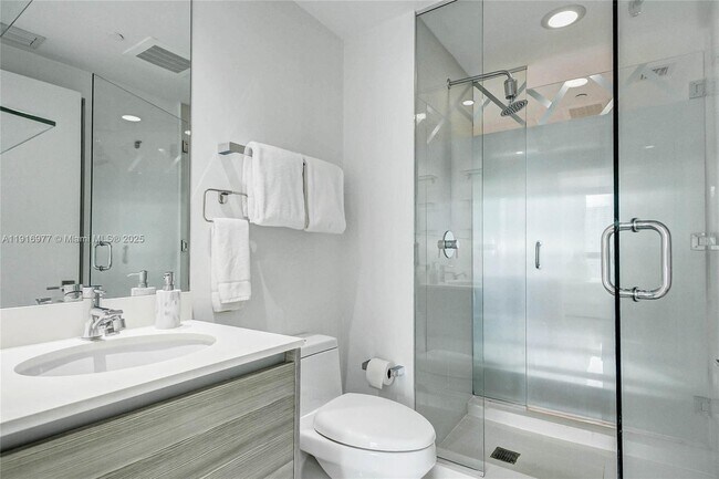 Building Photo - 121 NE 34th St