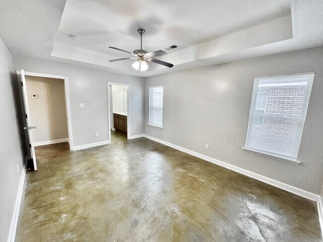 Building Photo - 3915 Jordan View Dr