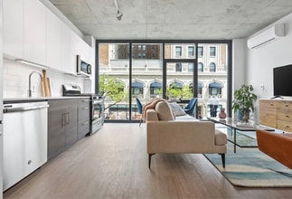 Building Photo - 4577 N Sheridan Rd