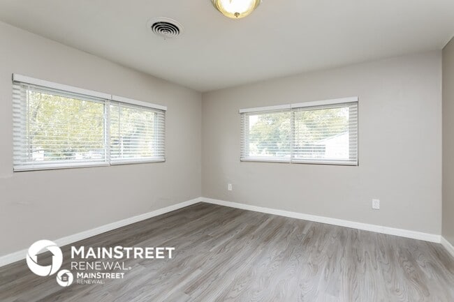 Building Photo - 2120 Rogers Ave