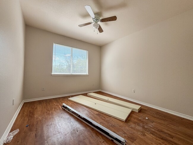 Building Photo - 105 Long Ln