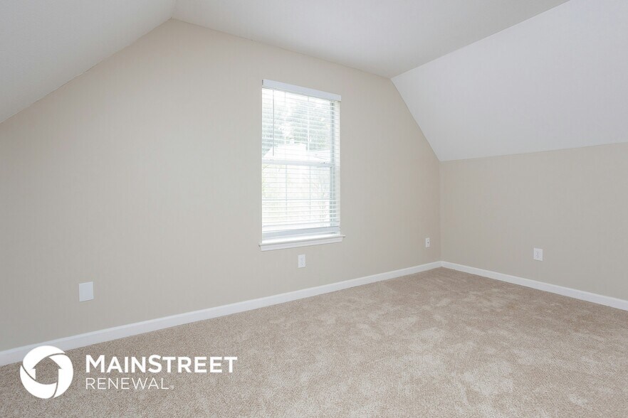 Building Photo - 6411 Hillview Ln