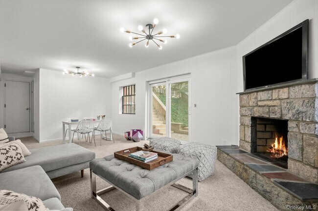 Building Photo - 1341 Pelhamdale Ave