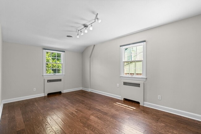 Building Photo - 3 Bed 3 Bath - Bethesda Colonial - Move-In...