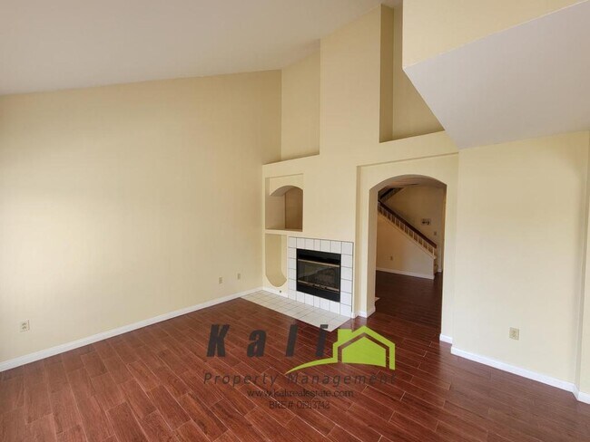 Building Photo - 2096 Northshore Dr