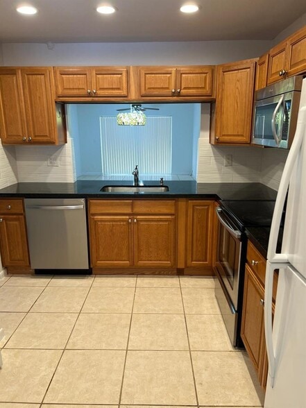 Building Photo - 24 Laredo Pl